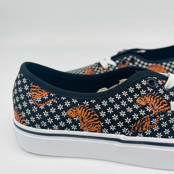 Authentic Classic Vans - Picture 2 of 9